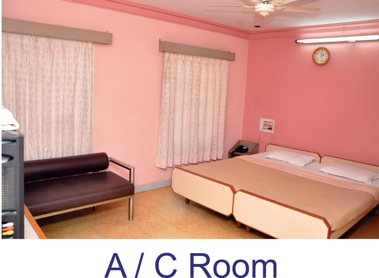 Hotel Baba Раджкот Экстерьер фото
